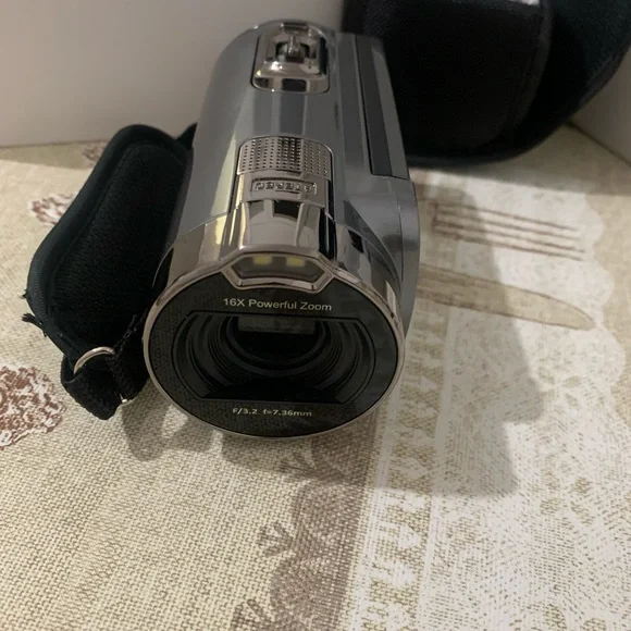 DIGITAL VIDEO CAMERA - Picture 7 of 10